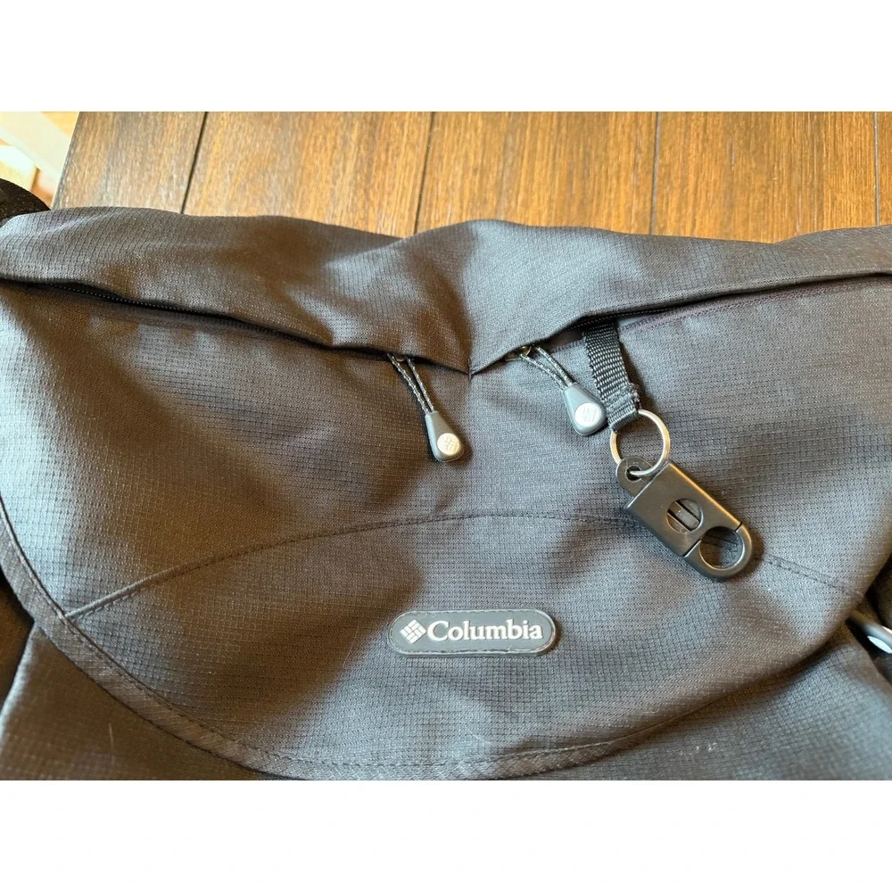 Columbia Messenger Bag Black Ripstop Crossbody Shoulder Travel Commuter Bag